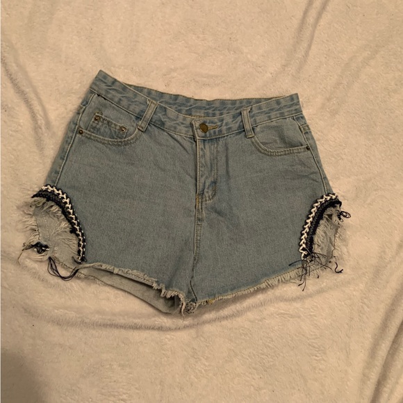 🩳 Embroidered Jean Shorts with Cutouts - Picture 1 of 3